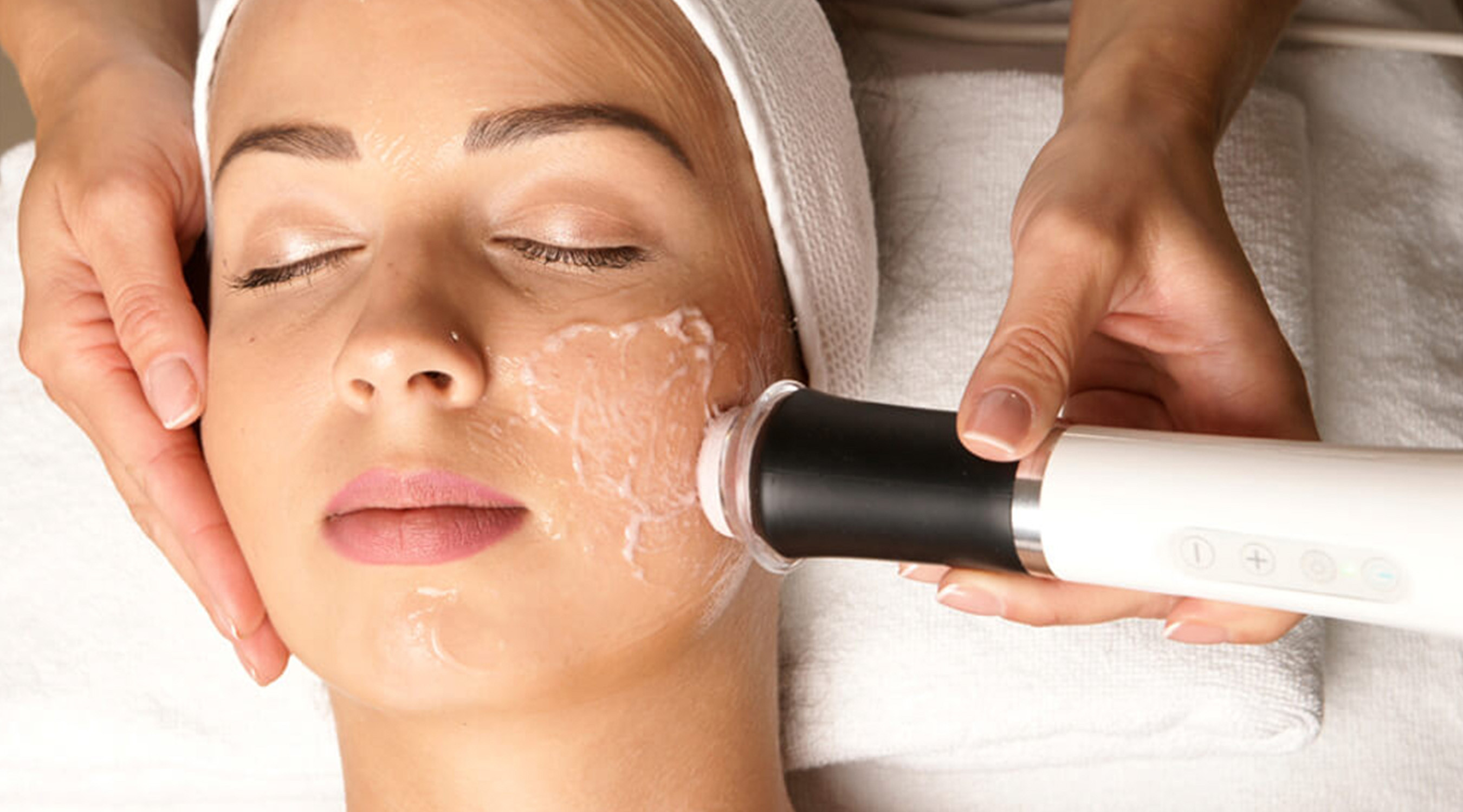 OxyGeneo 3-in-1 Facial Treatment for Radiant Skin in Gwalior